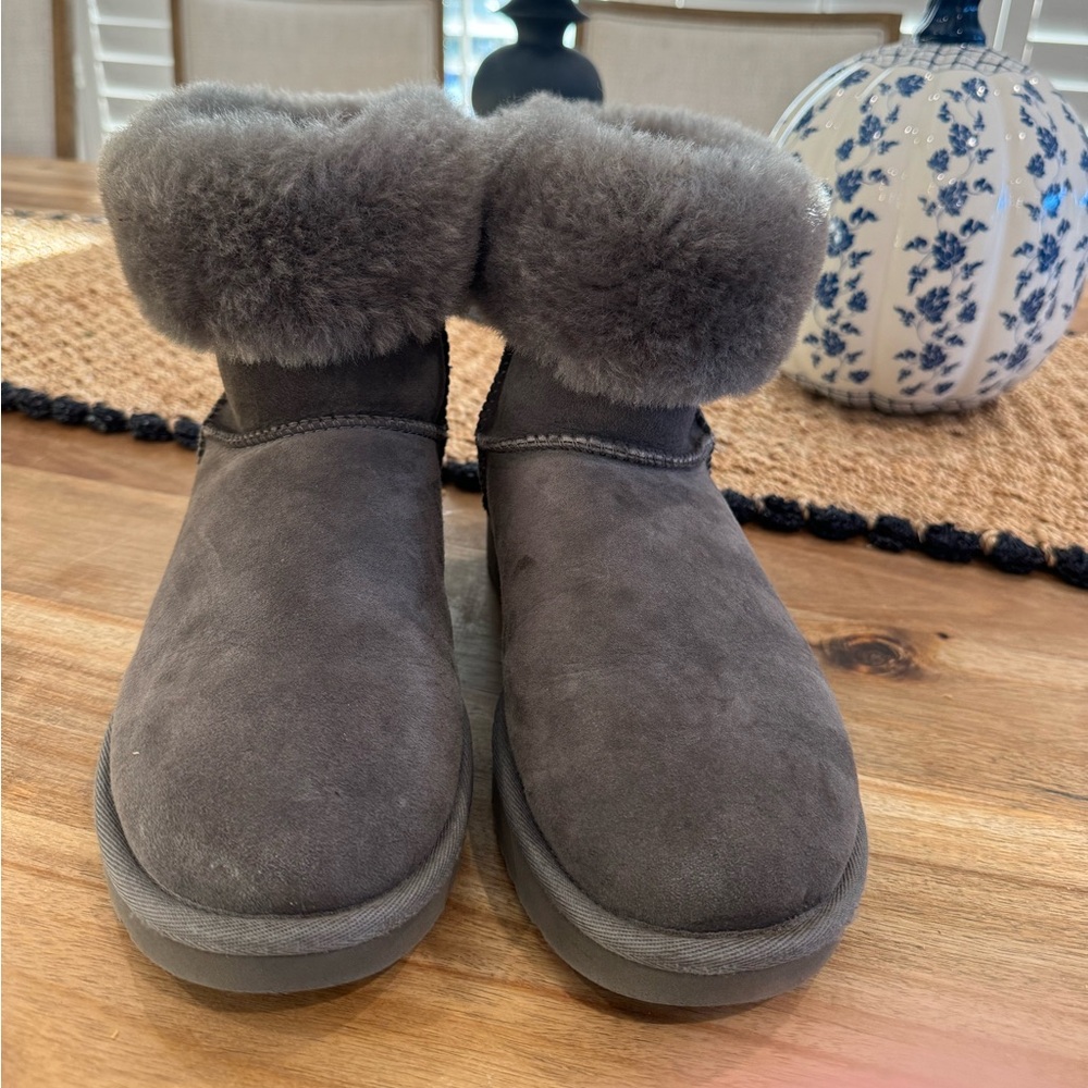 UGG boots- like new